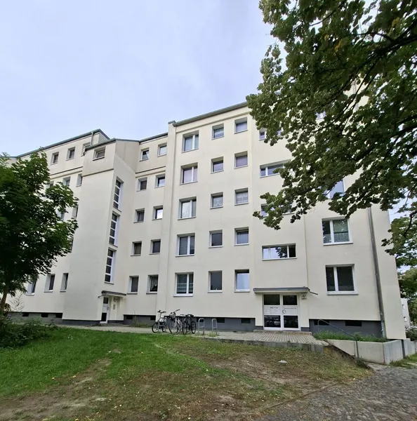 Gepflegte 2 Zimmer-Wohnung  mit Wintergarten und Einbauküche — photo 1
